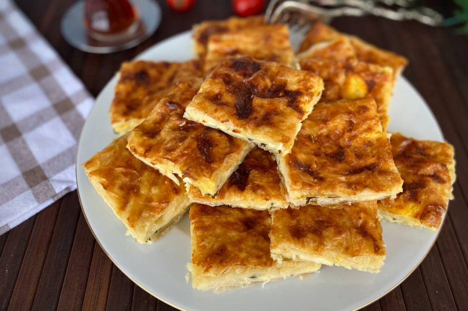 Süt ve Yoğurt Soslu Börek