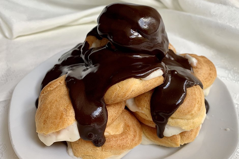 Çikolata Soslu Profiterol