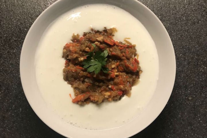 Yoğurtlu Yer Fıstıklı Patlıcan Salatası