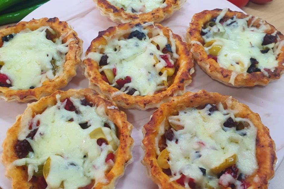 Kahvaltılık Milföyden Tart Pizza