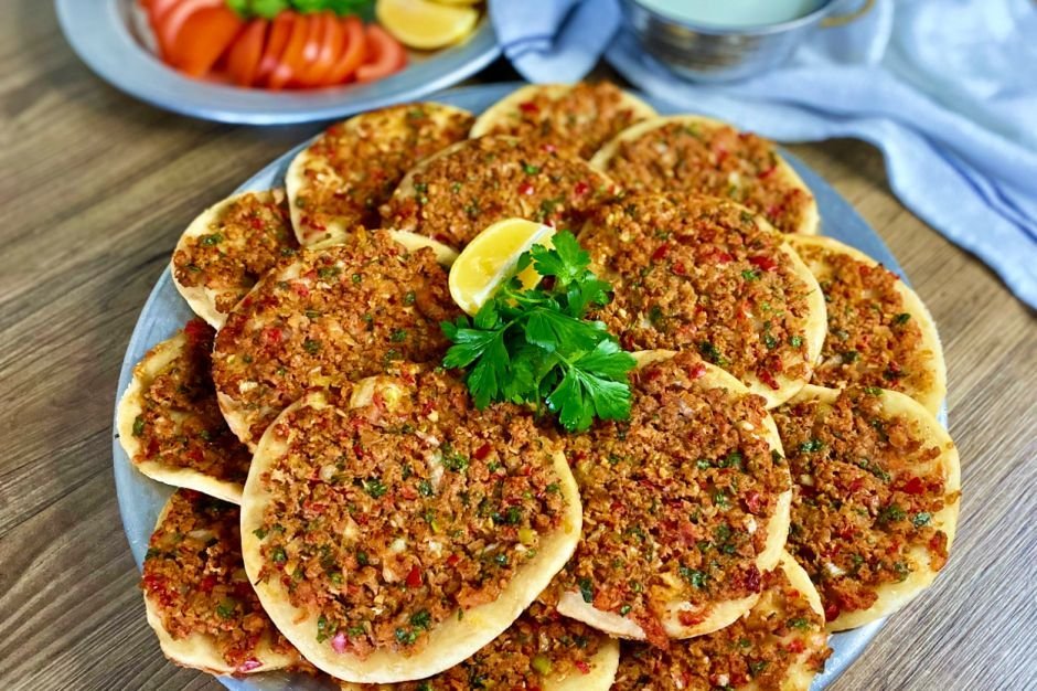 250 Gram Kıymayla 2 Tepsi Fındık Lahmacun