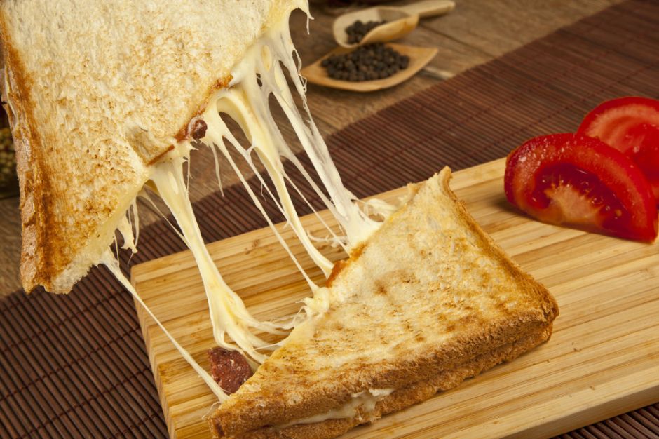 Sucuklu Kaşarlı Tost