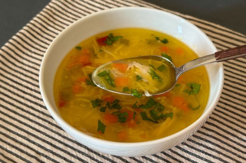 Sebzeli Tavuk Suyu Çorbası