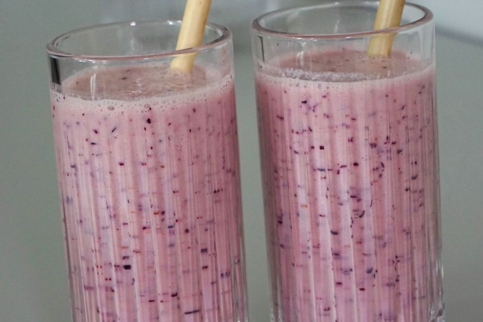 Yaban Mersinli Ananaslı Smoothie