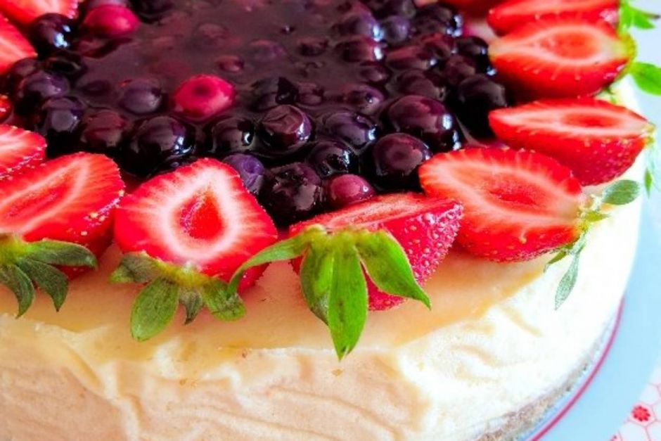 Yaban Mersini Soslu Cheesecake