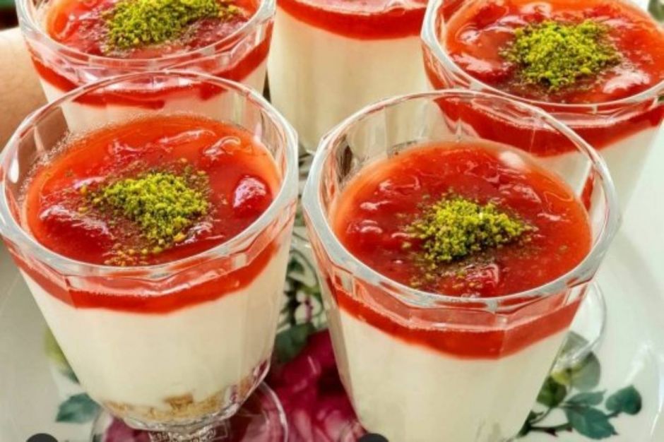 Çilek Soslu Puding