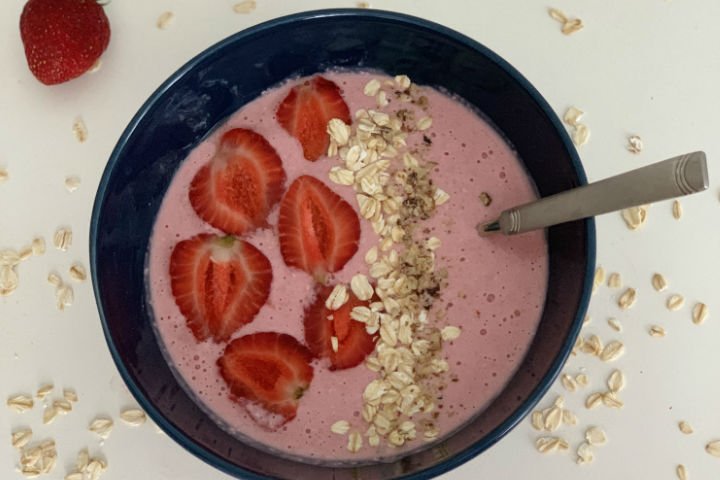 Çilekli Smoothie Bowl