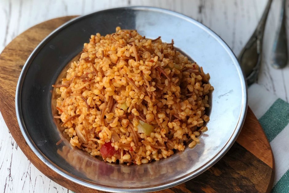 Domatesli Biberli Tel Şehriyeli Bulgur Pilavı