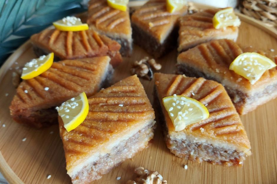 Baklava Tadında Bol Cevizli Tepsi Tatlısı