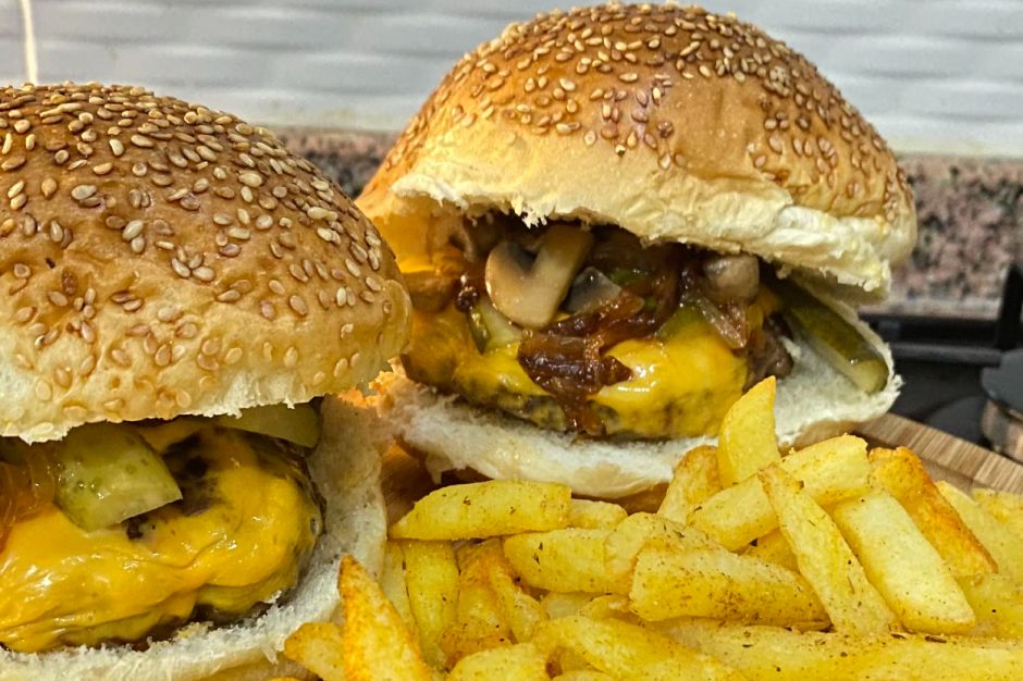 Mantarlı Karamelize Soğanlı Hamburger