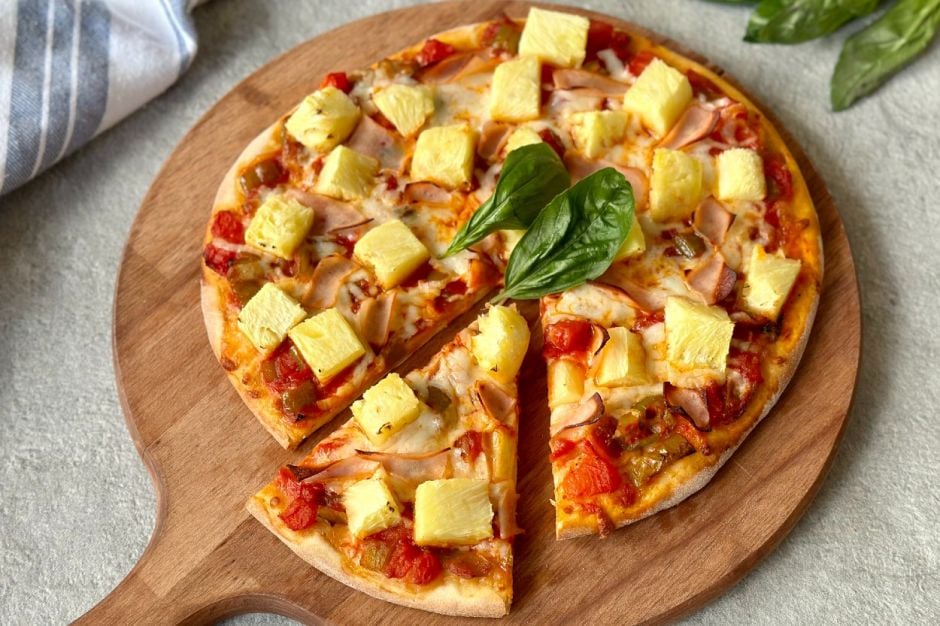 Ananaslı Pizza (Hawaiian Pizza)