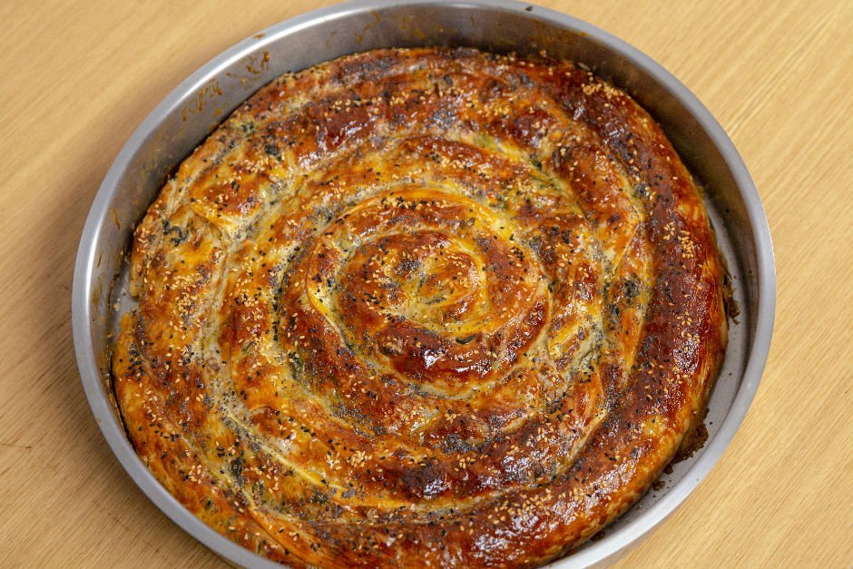 Bol Malzemeli El Açması Börek