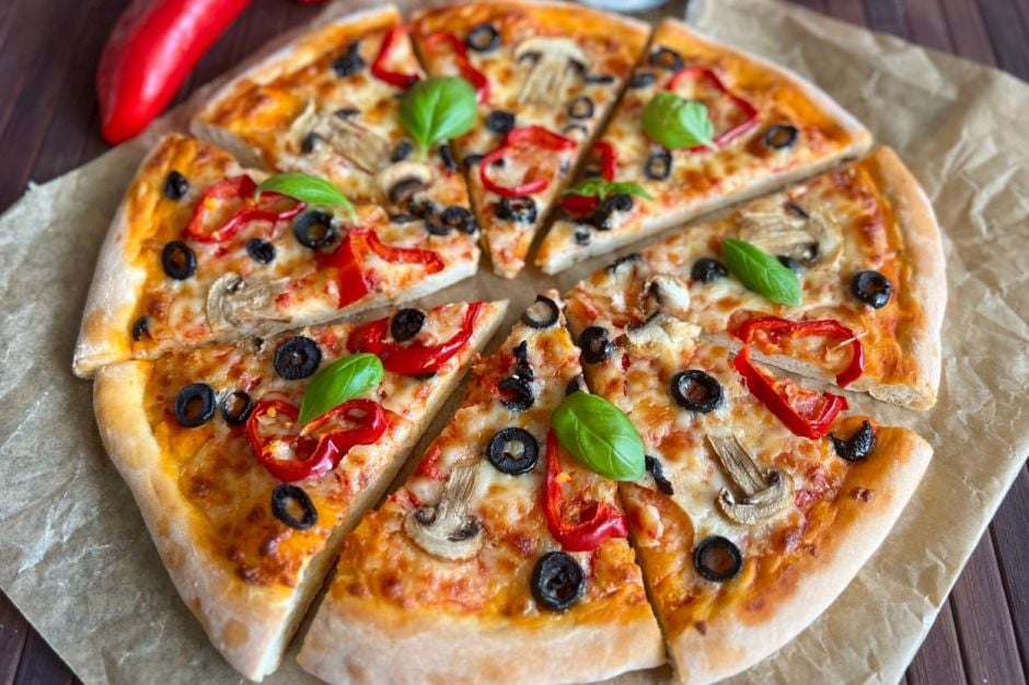 Akdeniz Pizzası