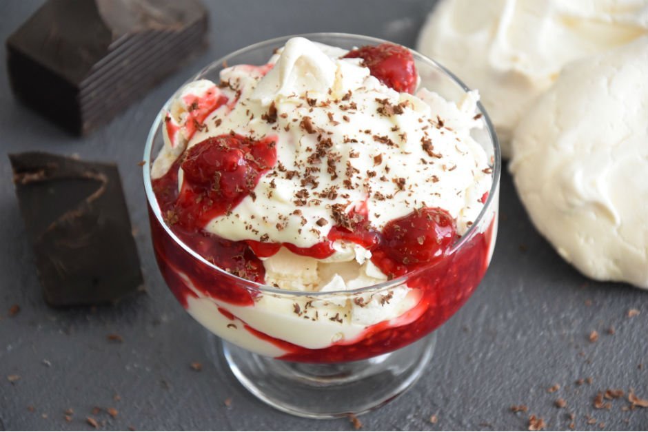 Orman Meyveli Eton Mess Tatlısı