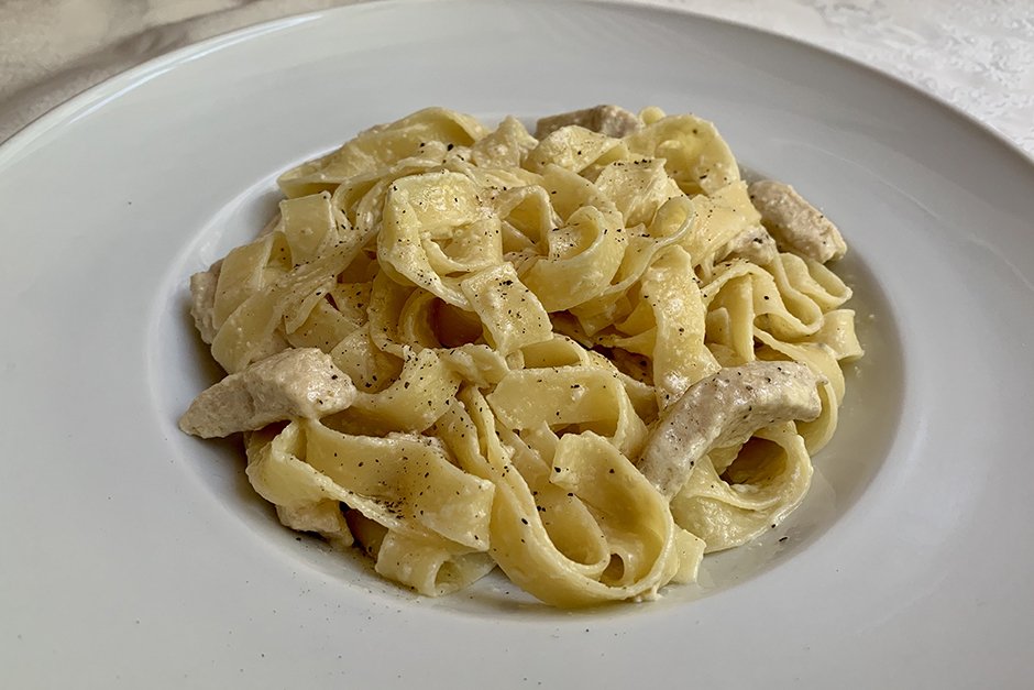 Tavuklu Fettucine Alfredo