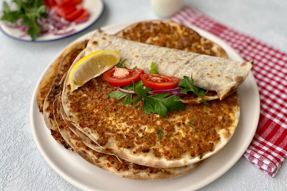 Lokanta Usulü Lahmacun