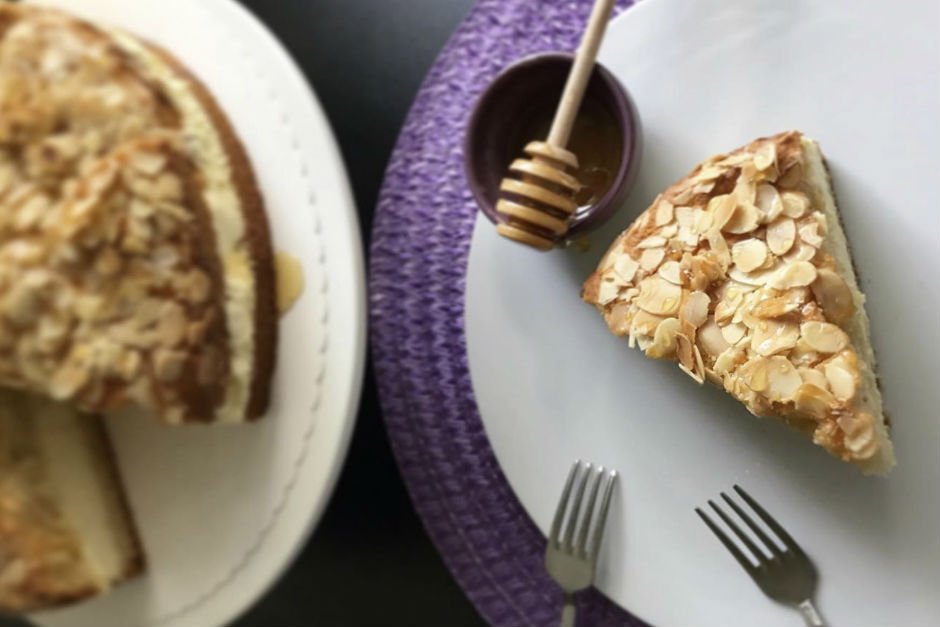 Ballı Bademli Alman Pastası