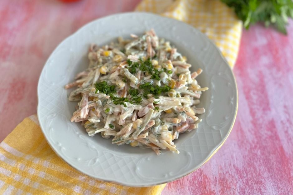 Garnitürlü Erişte Salatası