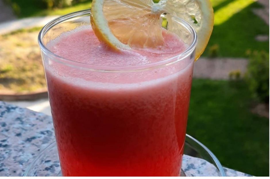 Ev Yapımı Çilekli Limonata