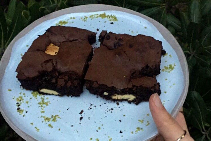 Böğürtlenli Beyaz Çikolatalı Brownie