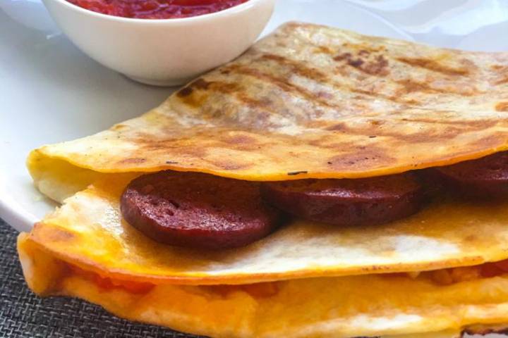 Sucuklu Tortilla Tost