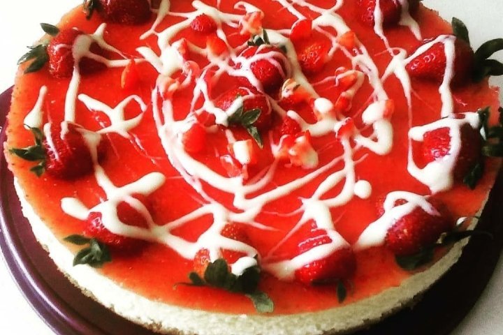 Çilekli Kaymaklı Cheesecake