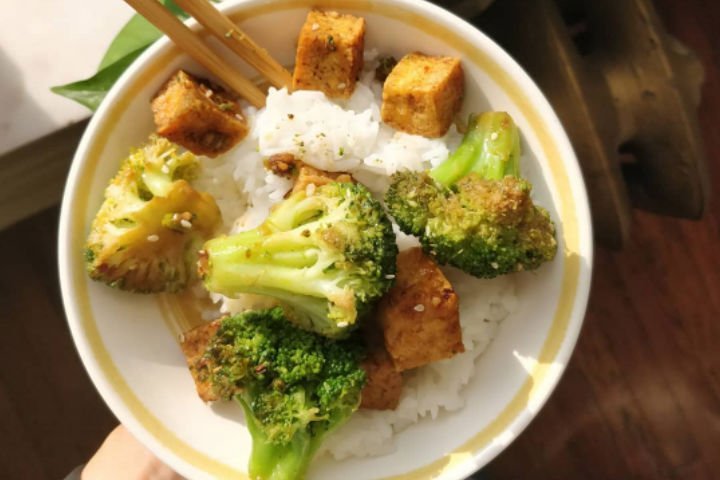 Tofu ve Brokolili Pilav