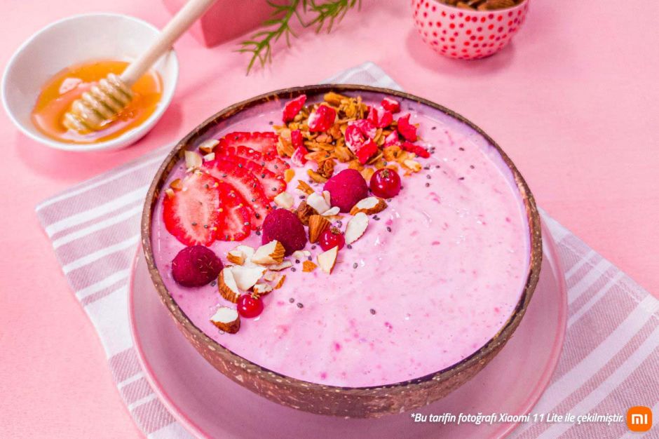 Frambuaz ve Hindistan Cevizli Smoothie Bowl