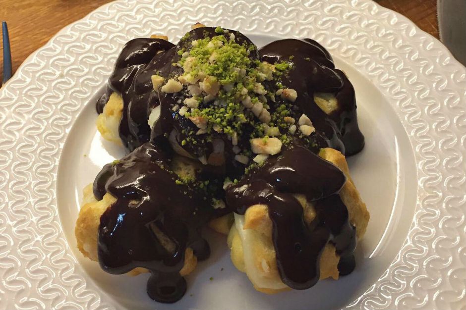 Kremalı Çikolatalı Profiterol