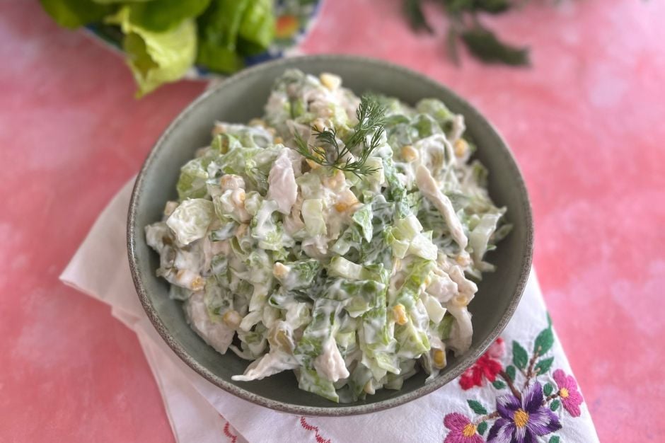 Tavuklu Marul Salatası